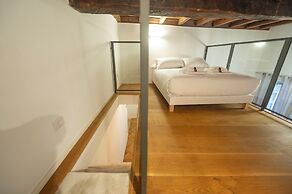 Spanish Steps Romantic Nest With Balcony