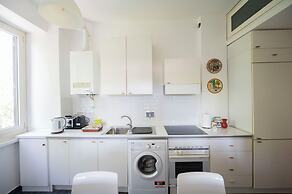 Testaccio Luminous And Large Apartment