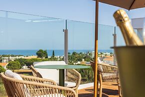 Castelo Suites Hotel