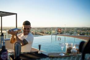 Castelo Suites Hotel
