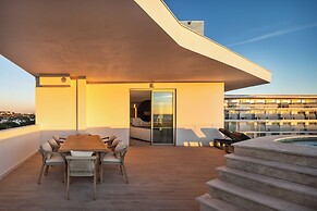 Castelo Suites Hotel