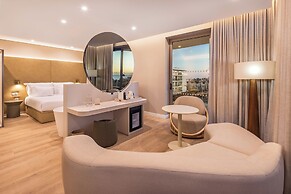 Castelo Suites Hotel