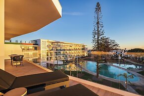 Castelo Suites Hotel