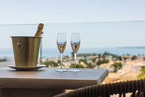 Castelo Suites Hotel