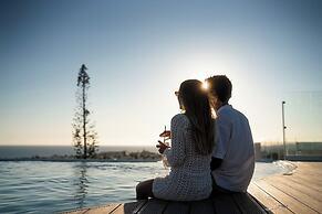 Castelo Suites Hotel