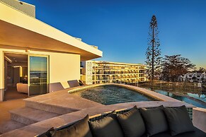 Castelo Suites Hotel