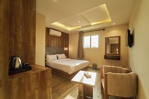 Crown Pyramids View Hotel