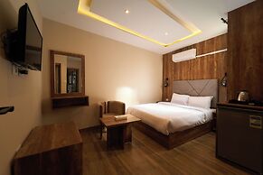 Crown Pyramids View Hotel