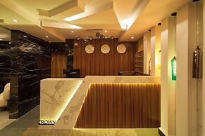 Crown Pyramids View Hotel