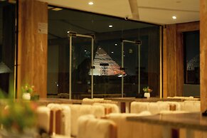 Crown Pyramids View Hotel
