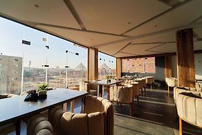 Crown Pyramids View Hotel