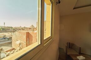 Crown Pyramids View Hotel