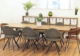 Next'House - Business Boulevard Hostel