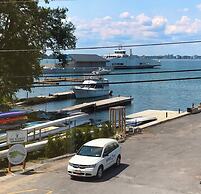 Hotel Wolfe Island