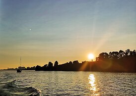 Hotel Wolfe Island