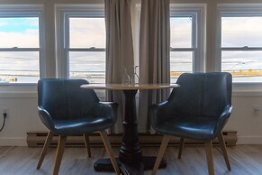 Hotel Wolfe Island