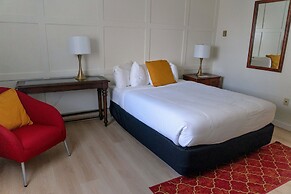 Hotel Wolfe Island