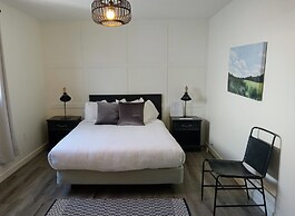 Hotel Wolfe Island