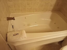 Hotel Wolfe Island