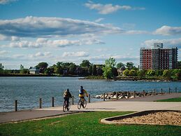 Hotel Wolfe Island