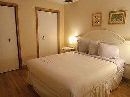 Hotel Wolfe Island