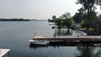 Hotel Wolfe Island