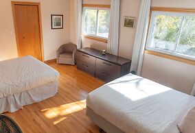Hotel Wolfe Island