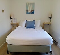 Hotel Wolfe Island