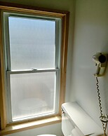 Hotel Wolfe Island