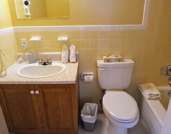 Hotel Wolfe Island