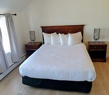 Hotel Wolfe Island