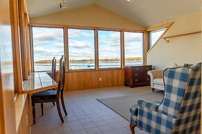 Hotel Wolfe Island