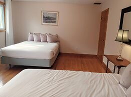 Hotel Wolfe Island