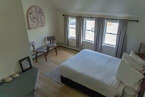 Hotel Wolfe Island