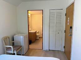 Hotel Wolfe Island