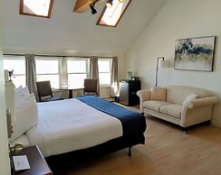 Hotel Wolfe Island