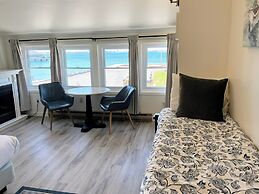 Hotel Wolfe Island