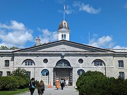 Hotel Wolfe Island
