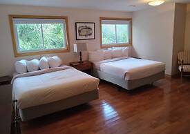 Hotel Wolfe Island