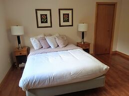Hotel Wolfe Island