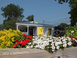 Hotel Wolfe Island