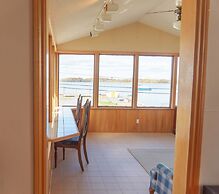 Hotel Wolfe Island