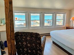 Hotel Wolfe Island