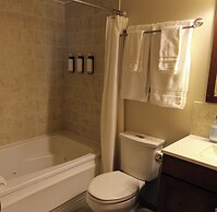Hotel Wolfe Island