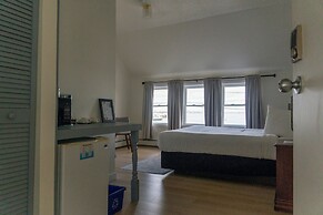 Hotel Wolfe Island