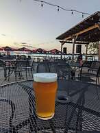 Hotel Wolfe Island
