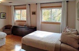 Hotel Wolfe Island