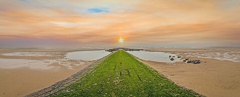 Flat With Frontal sea Views and Parking