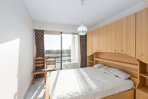 Flat With Frontal sea Views and Parking