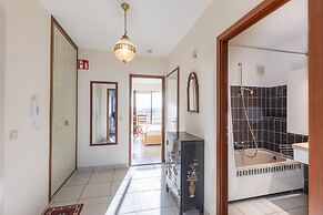 Flat With Frontal sea Views and Parking